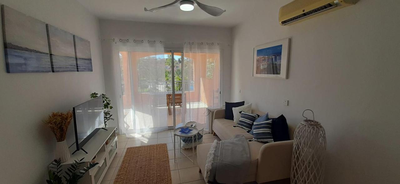 Limnaria Gardens - Superb Modern 1 Bed Apartment With Pool Views Paphos Kültér fotó