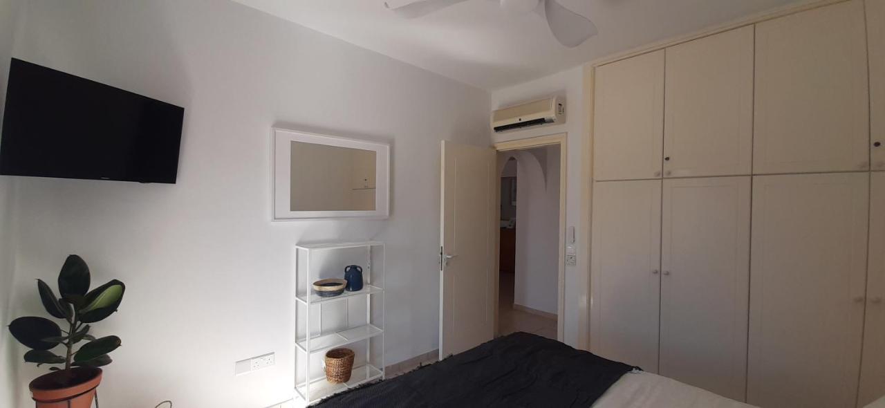 Limnaria Gardens - Superb Modern 1 Bed Apartment With Pool Views Paphos Kültér fotó