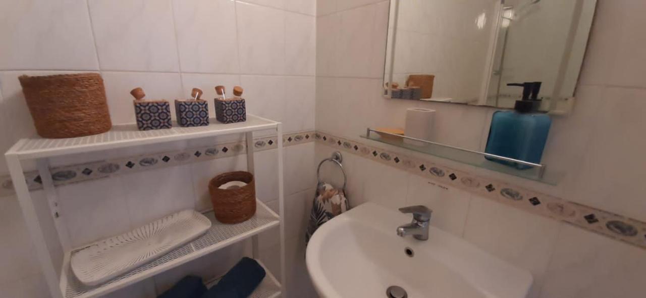 Limnaria Gardens - Superb Modern 1 Bed Apartment With Pool Views Paphos Kültér fotó